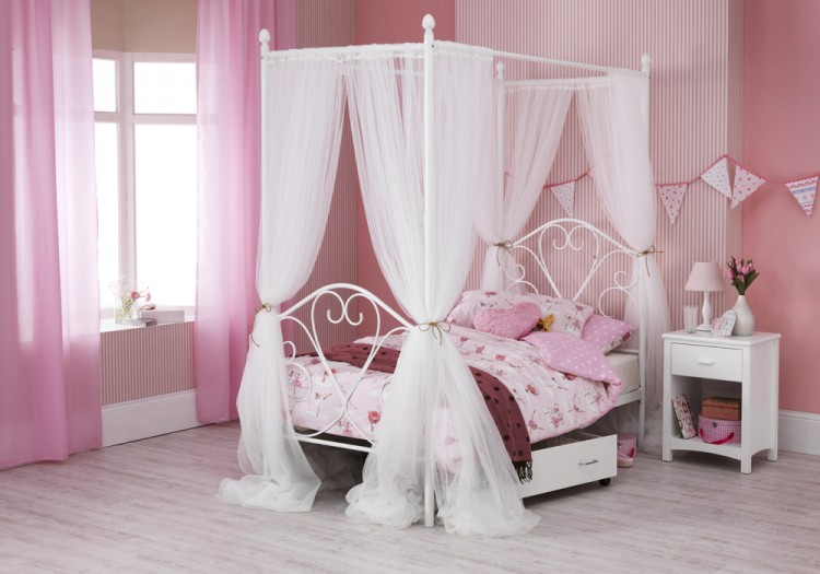 Amazing White FourPoster Bed Frame 750 x 525