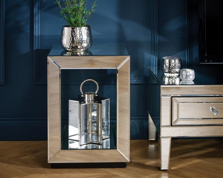Mirrored lamp shop table