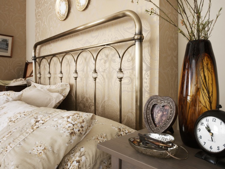 Serene Shilton 6ft Super King Size Antique Brass Metal Bed Frame Serene Shilton 6ft Super King Size Antique Brass Metal Bed Frame With Crystals